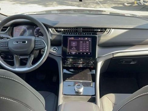 Used 2025 Jeep Grand Cherokee Laredo X w/ Luxury Tech Group I AWD/4WD image 28
