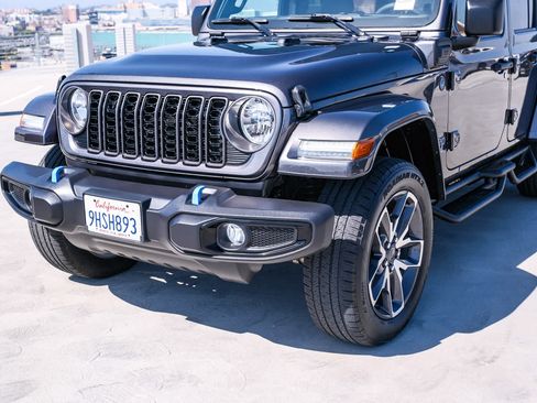 Used 2024 Jeep Wrangler Unlimited AWD/4WD image 11