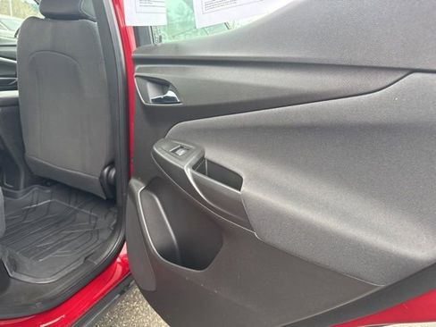 Used 2022 Chevrolet Bolt EUV LT w/ Comfort Package image 11