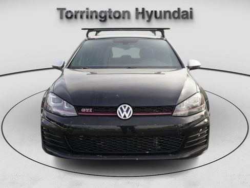 Used 2017 Volkswagen Golf 4-Door image 2