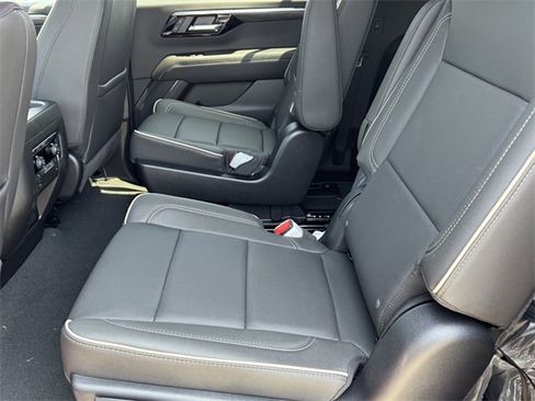 New 2025 Chevrolet Suburban Premier image 11