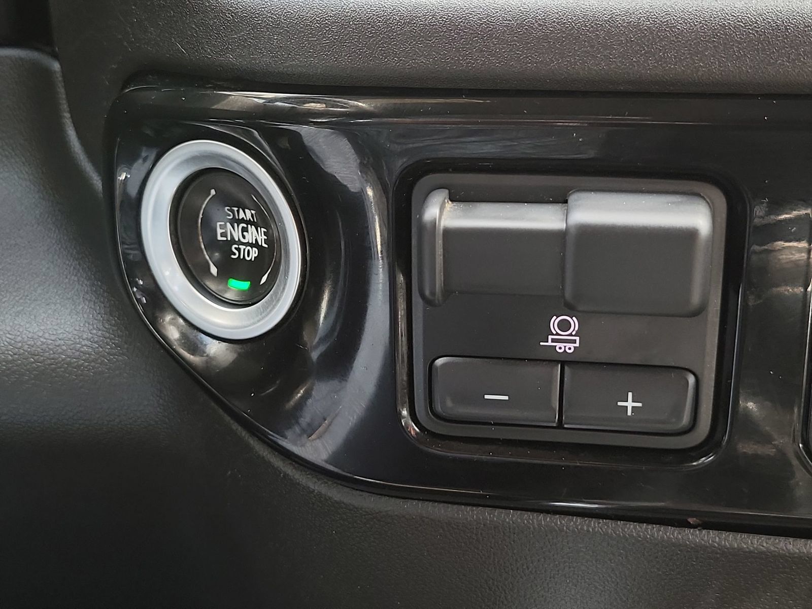 Used 2022 Chevrolet Silverado 1500 LTZ AWD/4WD image 16