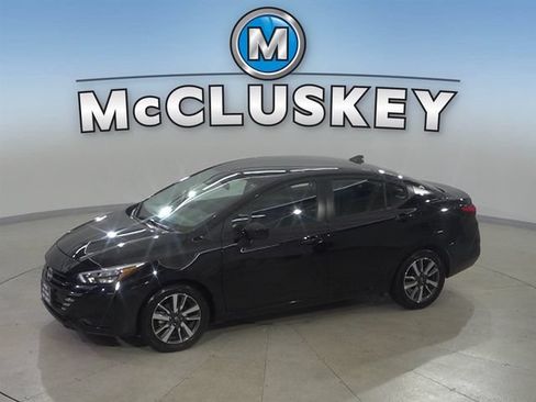 Used 2025 Nissan Versa SV FWD image 1