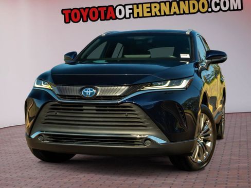 Used 2022 Toyota Venza XLE AWD/4WD image 1