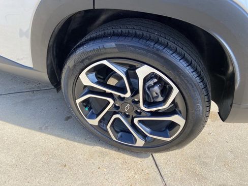 Used 2025 Chevrolet Trax RS image 34