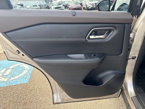 Used 2021 Nissan Rogue Platinum AWD/4WD image 34
