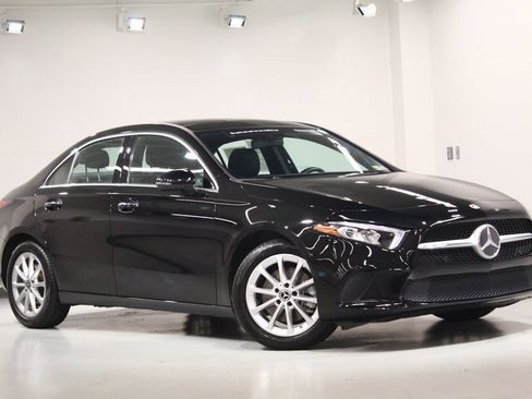 Used 2022 Mercedes-Benz A 220 4MATIC image 2