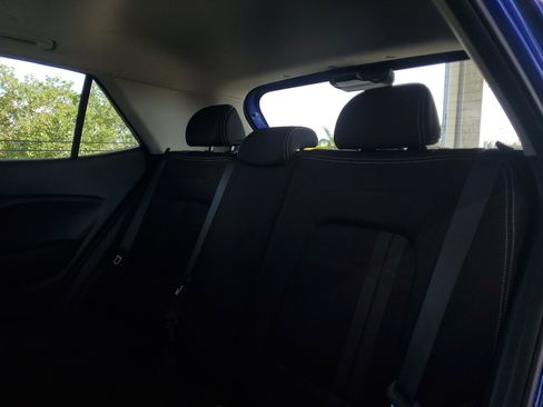 Used 2024 Hyundai Venue SEL FWD image 6