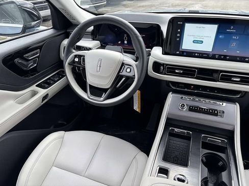 New 2026 Lincoln Aviator AWD image 13