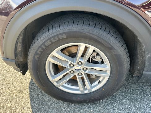 Used 2023 Ford Explorer XLT w/ Equipment Group 202A image 8