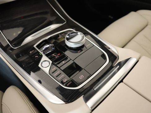 New 2026 BMW X5 xDrive40i w/ Executive Package AWD/4WD image 8