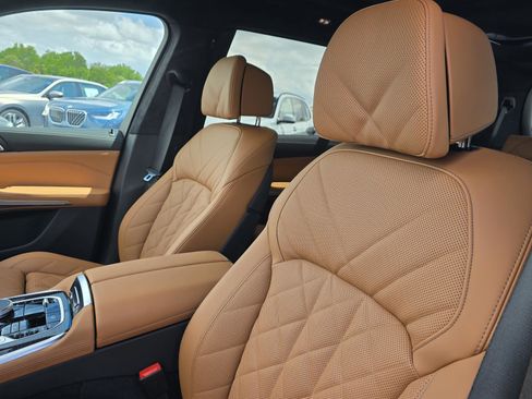 New 2026 BMW X7 xDrive40i w/ M Sport Package AWD/4WD image 18