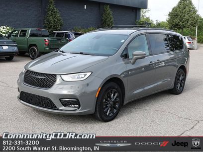 Used 2021 Chrysler Pacifica Touring-L w/ Premium & Safety Sphere Group