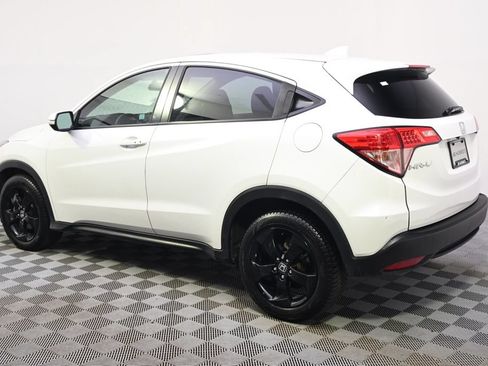 Used 2018 Honda HR-V EX image 2