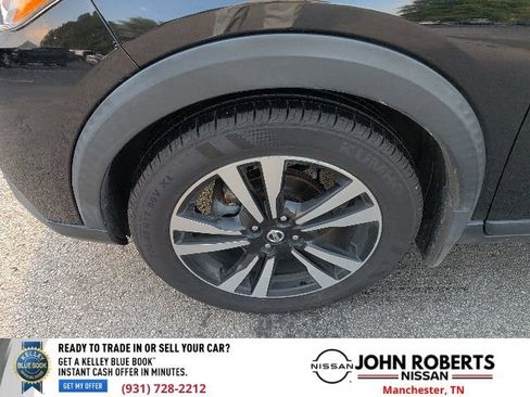 Used 2019 Nissan Kicks SR w/ SR Premium Package FWD image 4