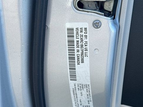 Used 2023 Chrysler Pacifica Touring-L FWD image 29