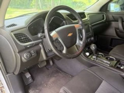 Used 2017 Chevrolet Traverse LT w/ Style and Technology Package FWD image 8