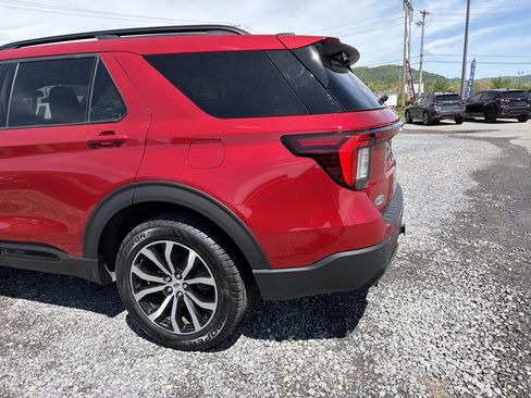 Used 2025 Ford Explorer ST-Line AWD/4WD image 7