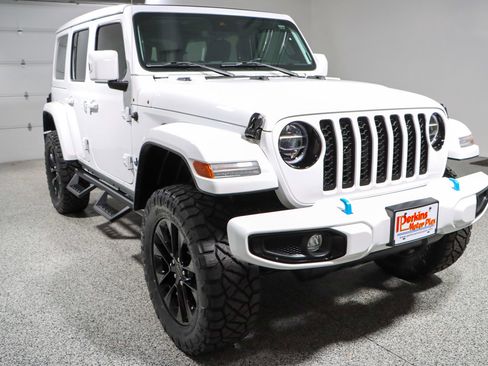 Used 2021 Jeep Wrangler Unlimited Sahara image 6