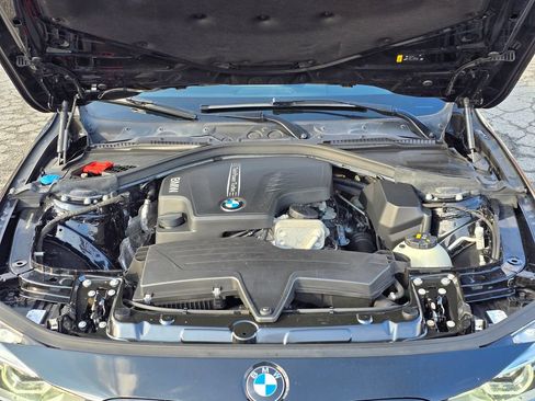 Used 2018 BMW 320i xDrive Sedan w/ Convenience Package image 21