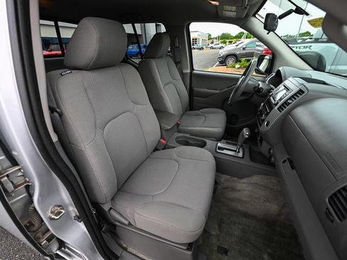 Used 2018 Nissan Frontier SV AWD/4WD image 25