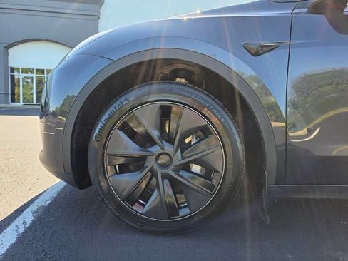 Used 2025 Tesla Model Y Long Range RWD image 13