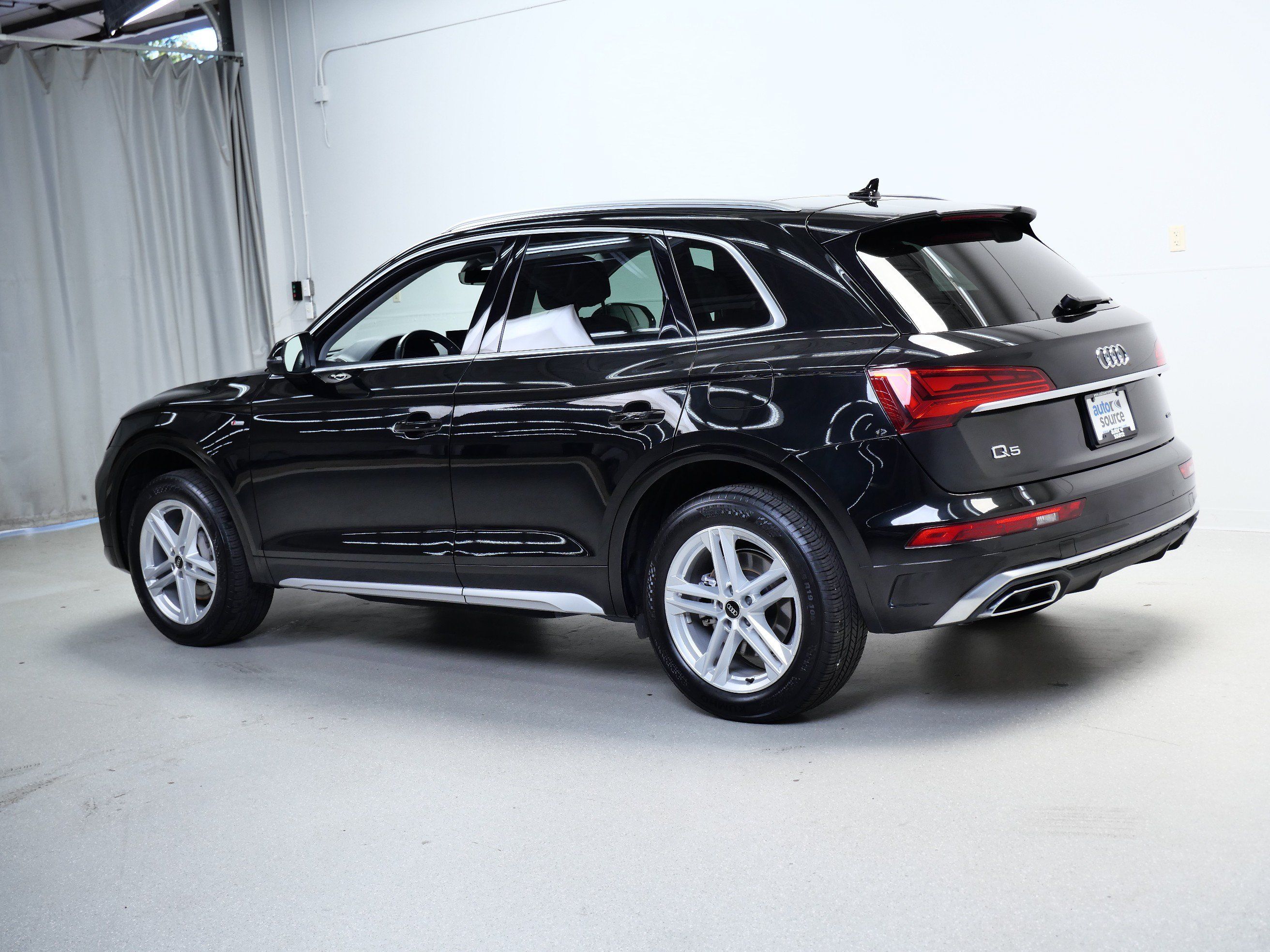 Used 2024 Audi Q5 e Premium AWD/4WD image 11