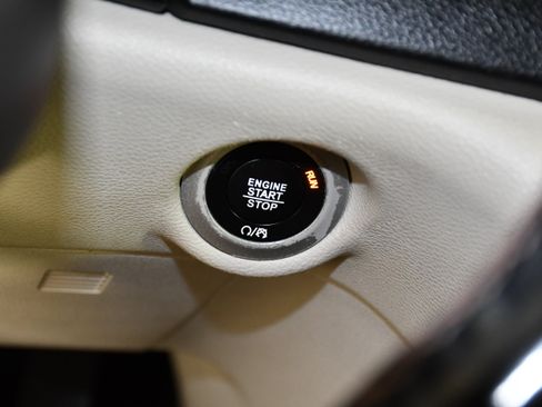Used 2019 Chrysler Pacifica Touring-L FWD image 24