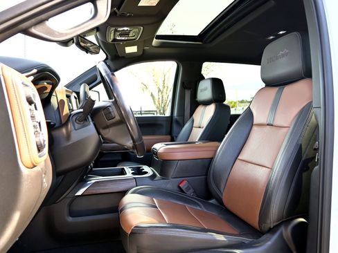 Used 2020 Chevrolet Silverado 2500 High Country image 11