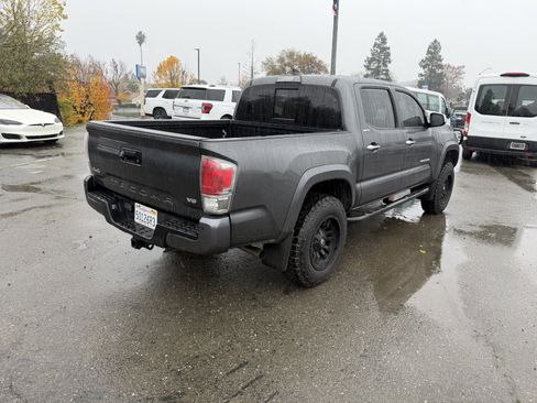 Used 2017 Toyota Tacoma Limited image 5
