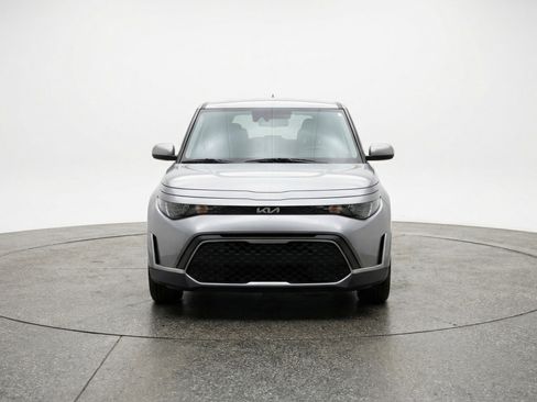 Used 2025 Kia Soul LX w/ LX Technology Package image 2