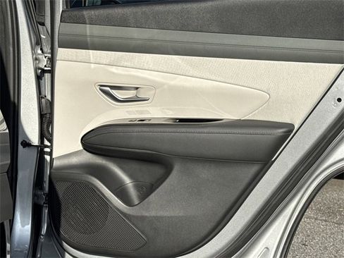New 2025 Hyundai Tucson Limited image 16