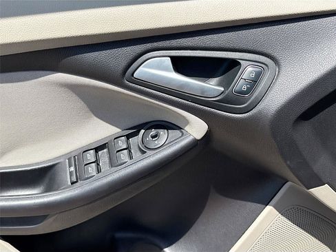 Used 2015 Ford Focus SE FWD image 17