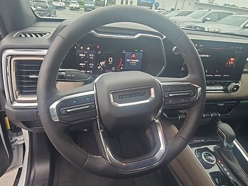 Certified 2025 GMC Canyon Denali image 17