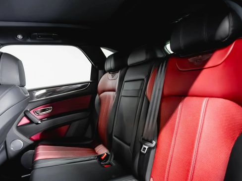 Used 2019 Bentley Bentayga image 32