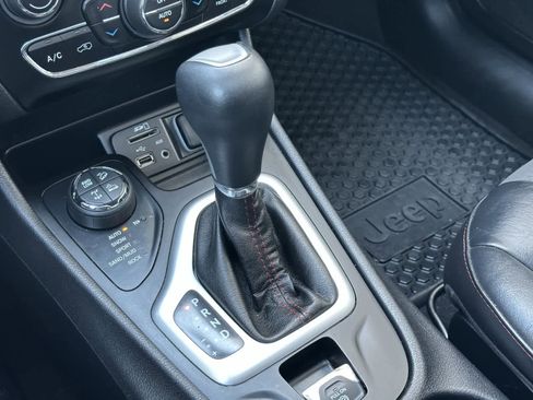 Used 2017 Jeep Cherokee Trailhawk w/ Comfort/Convenience Group image 23