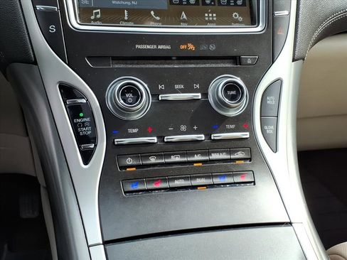 Used 2018 Lincoln MKX Reserve w/ Driver Assistance Package image 17