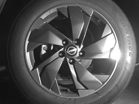 Used 2025 Nissan Rogue SV AWD/4WD image 12