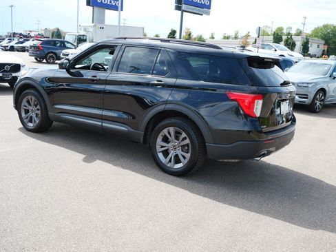 Used 2023 Ford Explorer XLT w/ Equipment Group 202A AWD/4WD image 5