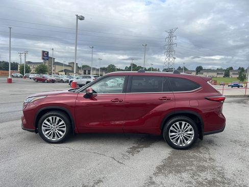 Used 2023 Toyota Highlander Platinum image 8