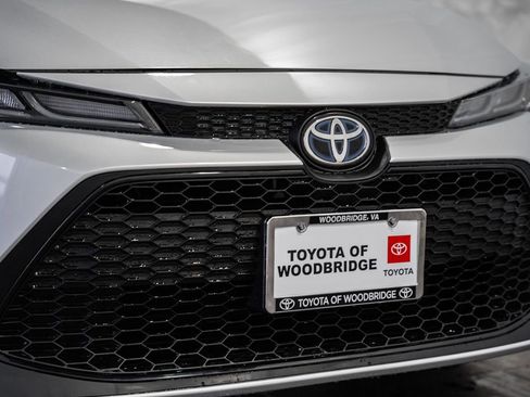 Used 2021 Toyota Corolla LE w/ Carpet Mat Package (TMS) image 8