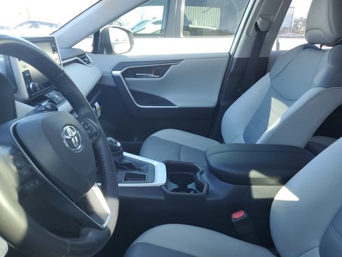 Used 2019 Toyota RAV4 Limited image 10