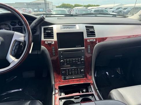 Used 2008 Cadillac Escalade EXT AWD/4WD image 2