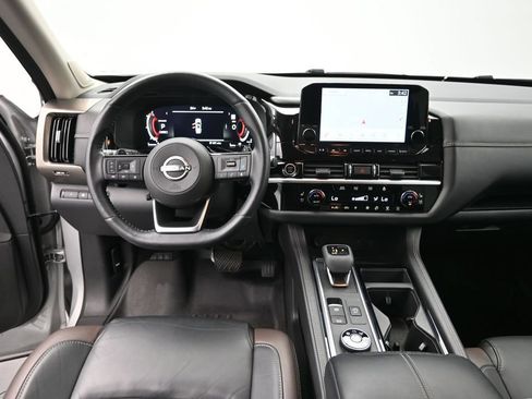 Used 2023 Nissan Pathfinder Platinum AWD/4WD image 21