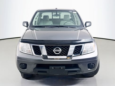 Used 2017 Nissan Frontier SV AWD/4WD image 2