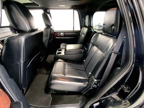 Used 2017 Lincoln Navigator Select RWD image 18