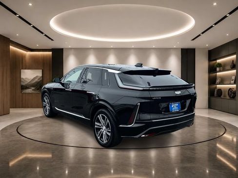 Used 2024 Cadillac Lyriq Luxury AWD/4WD image 7
