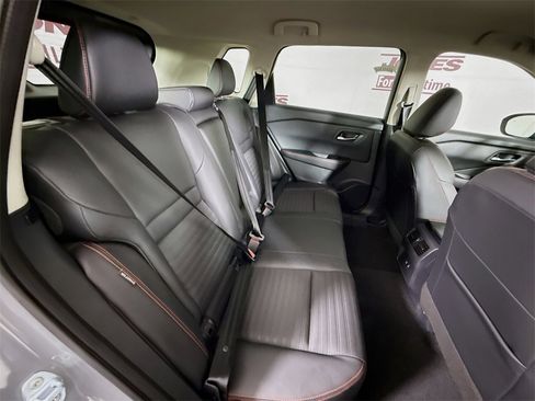 Certified 2025 Nissan Rogue SV image 31