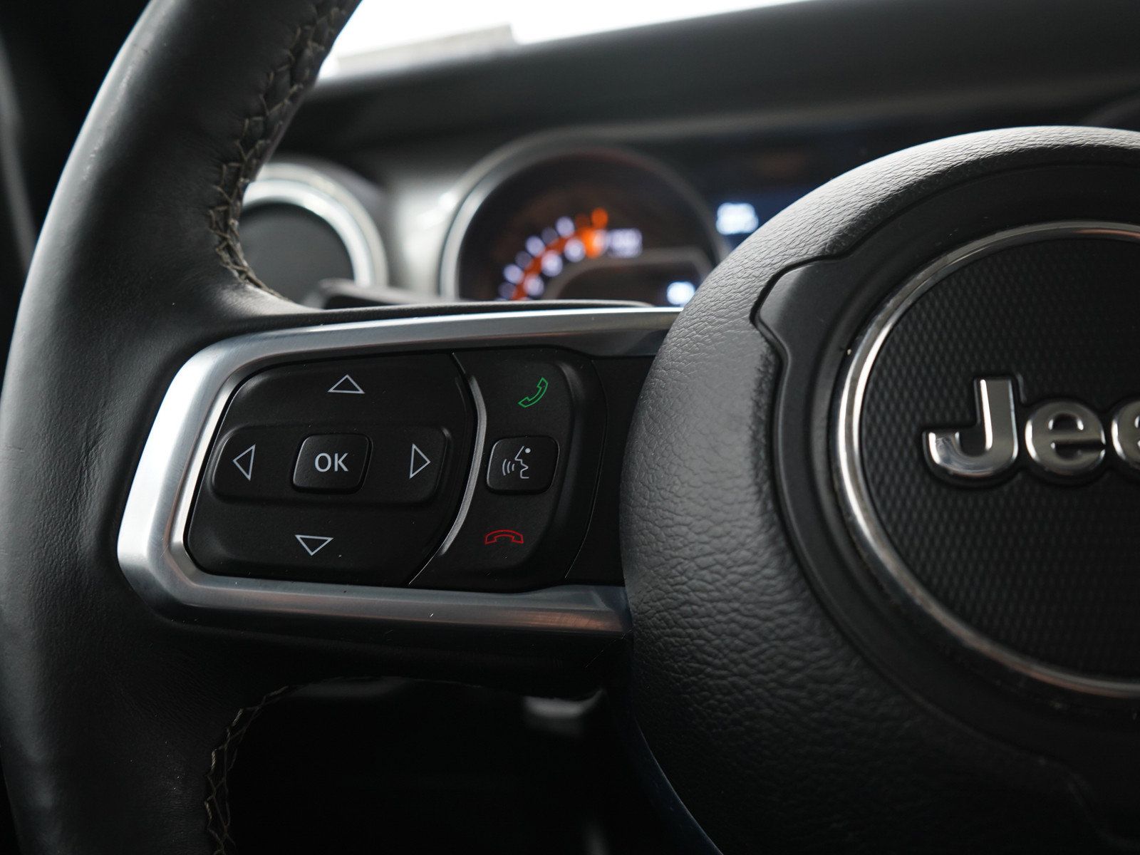 Used 2019 Jeep Wrangler Unlimited Sahara w/ Uconnect 4C Nav & Sound Group AWD/4WD image 28