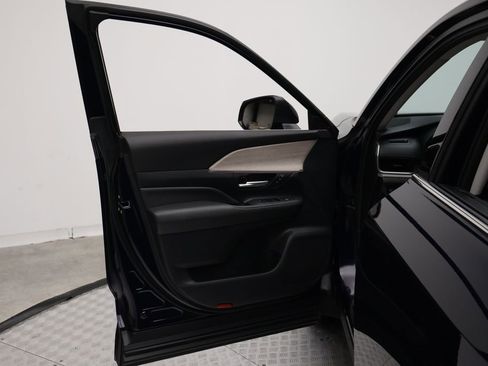 Certified 2025 Toyota Grand Highlander FWD image 16